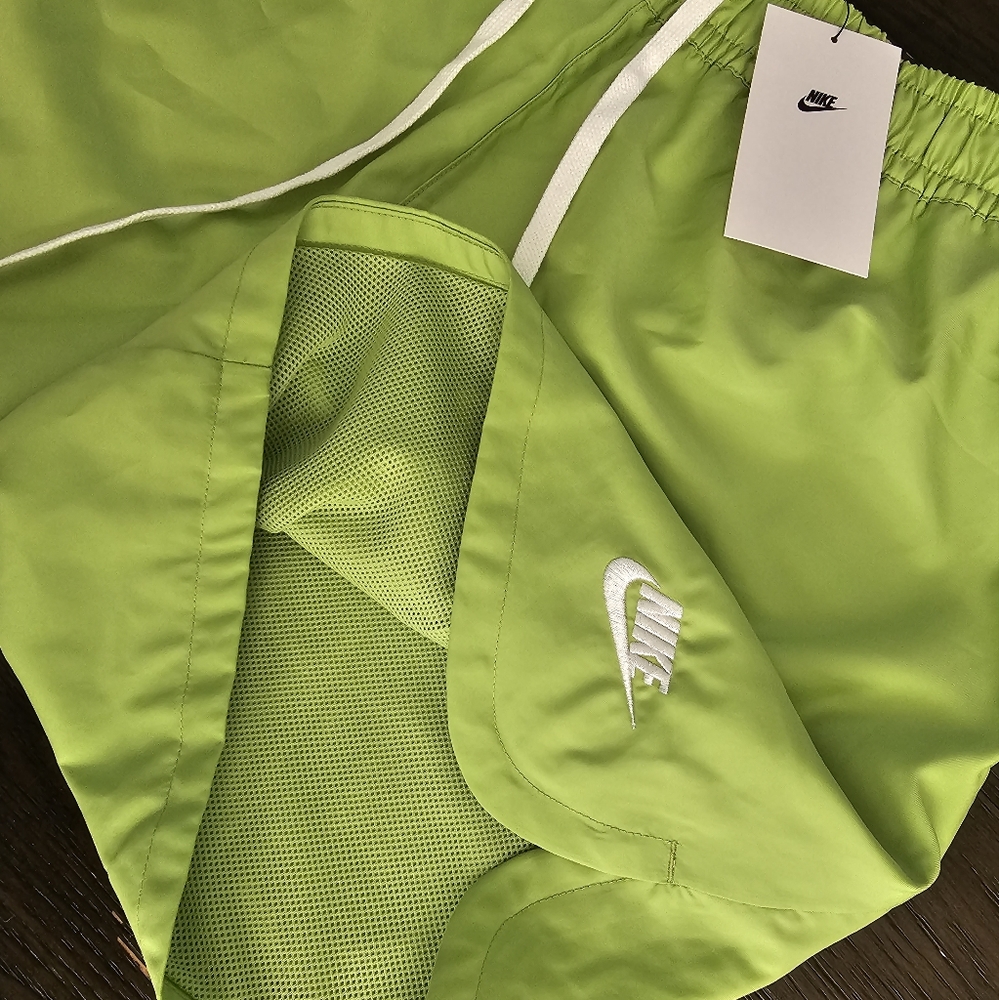 Nike Sport Essentials lined woven shorts in green - Picture 4 of 16